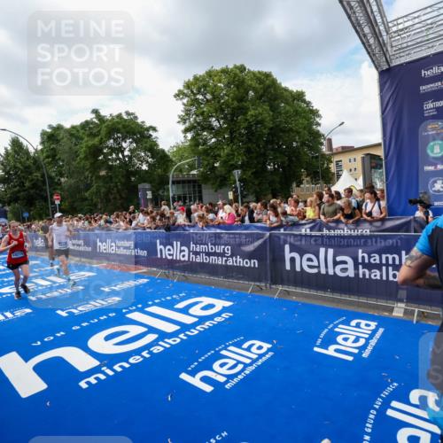 29.06.2025 - hella hamburg halbmarathon Zöllner http://msf.ph/oto/8408761 29.06.2025 10:43:27 Ziel 2653, 3109, 3124, 3146, 3928, 5506, 8664, 10237, 13348, 15921, 16720, 17391, 18274, 18942, 18987, 19009, 19051 meine-sportfotos.de