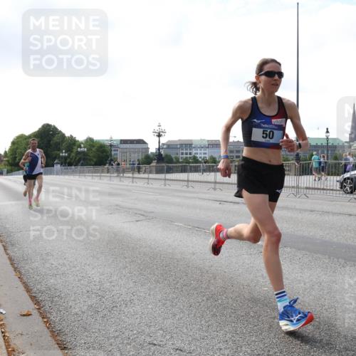 29.06.2025 - hella hamburg halbmarathon Lena Gebhardt http://msf.ph/oto/8408777 29.06.2025 09:37:44 Lombardsbrücke 50, 45, 50, 3944, 12673 meine-sportfotos.de