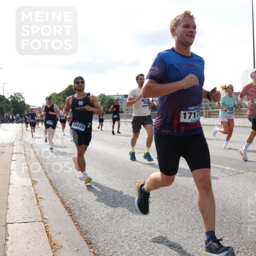 29.06.2025 - hella hamburg halbmarathon Lena Gebhardt http://msf.ph/oto/8408791 29.06.2025 09:49:57 Lombardsbrücke 3530, 1717, 17125, 8925, 18173, 18529, 1343, 1445, 1615, 1675, 1800, 1803, 1975, 2324, 2415, 2573, 2750, 2949, 3136, 3282, 3332, 3431, 3530, 4303, 4318, 4425, 4528, 5248, 5409, 6095, 6123, 6682, 6704, 7035, 7229, 7495, 7774, 7796, 8370, 8465, 8629, 8925, 9264, 9265, 9294, 9296, 9302, 9686, 9711, 9914, 9979, 10680, 10894, 10930, 11765, 12327, 12540, 12554, 12839, 12895, 13141, 13457, 13800, 14077, 14204, 14359, 14374, 14560, 14629, 14688, 14789, 15094 meine-sportfotos.de