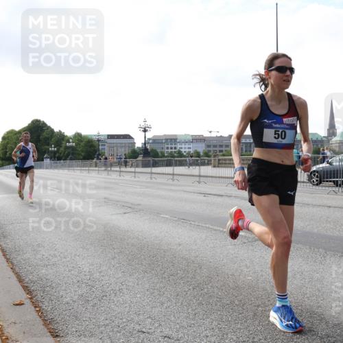 29.06.2025 - hella hamburg halbmarathon Lena Gebhardt http://msf.ph/oto/8408809 29.06.2025 09:37:44 Lombardsbrücke 50, 45, 50, 3944, 12673 meine-sportfotos.de