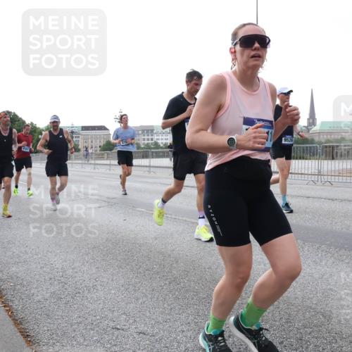 29.06.2025 - hella hamburg halbmarathon Lena Gebhardt http://msf.ph/oto/8408820 29.06.2025 10:04:13 Lombardsbrücke 9526, 1032, 1355, 1367, 1377, 1674, 2852, 2979, 3488, 4095, 4488, 4587, 5058, 5354, 5363, 5365, 5613, 5976, 6142, 6706, 6709, 7006, 7017, 7306, 7485, 8177, 8217, 8421, 8422, 8423, 8469, 8727, 9280, 9489, 9526, 9899, 10213, 10756, 10962, 11511, 11582, 11614, 12004, 12005, 12336, 12653, 12998, 13173, 13583, 14340, 14436, 14917, 15520, 15525, 15678, 16099, 16113, 16753, 16989, 17071, 17098, 17113, 17437 meine-sportfotos.de