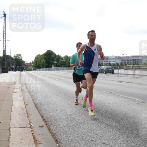 29.06.2025 - hella hamburg halbmarathon Lena Gebhardt http://msf.ph/oto/8408852 29.06.2025 09:37:46 Lombardsbrücke 394, 45, 50, 3944, 12673 meine-sportfotos.de