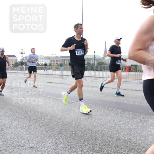 29.06.2025 - hella hamburg halbmarathon Lena Gebhardt http://msf.ph/oto/8408885 29.06.2025 10:04:13 Lombardsbrücke 0700, 4587, 8177, 9526, 181, 1032, 1355, 1367, 1377, 1674, 2852, 2979, 3488, 4095, 4488, 4587, 5058, 5354, 5363, 5365, 5613, 5976, 6142, 6706, 6709, 7006, 7017, 7306, 7485, 8177, 8217, 8421, 8422, 8423, 8469, 8727, 9280, 9489, 9526, 9899, 10213, 10756, 10962, 11511, 11582, 11614, 12004, 12005, 12336, 12653, 12998, 13173, 13583, 14340, 14436, 14917, 15520, 15525, 15678, 16099, 16113, 16753, 16989, 17071, 17098, 17113, 17437 meine-sportfotos.de