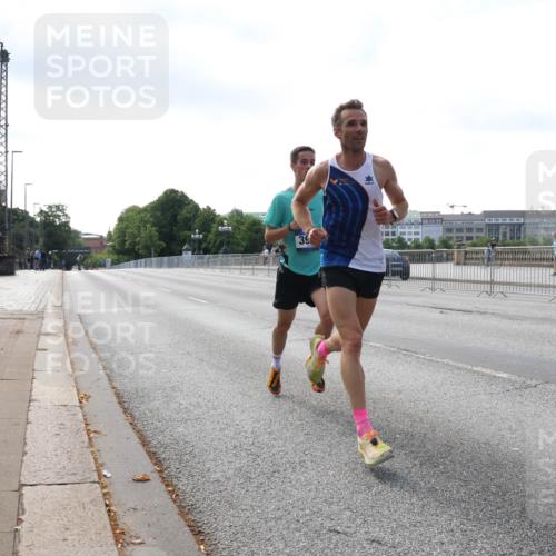 29.06.2025 - hella hamburg halbmarathon Lena Gebhardt http://msf.ph/oto/8408889 29.06.2025 09:37:46 Lombardsbrücke 39, 45, 50, 3944, 12673 meine-sportfotos.de