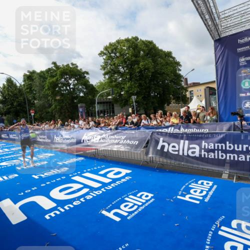 29.06.2025 - hella hamburg halbmarathon Zöllner http://msf.ph/oto/8408927 29.06.2025 10:18:50 Ziel 6380, 15495 meine-sportfotos.de