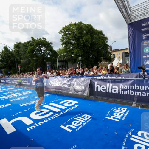 29.06.2025 - hella hamburg halbmarathon Zöllner http://msf.ph/oto/8408954 29.06.2025 10:18:51 Ziel 6380, 15495 meine-sportfotos.de