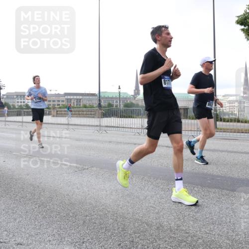 29.06.2025 - hella hamburg halbmarathon Lena Gebhardt http://msf.ph/oto/8408957 29.06.2025 10:04:13 Lombardsbrücke 4587, 6706, 8177, 952, 1032, 1355, 1367, 1377, 1674, 2852, 2979, 3488, 4095, 4488, 4587, 5058, 5354, 5363, 5365, 5613, 5976, 6142, 6706, 6709, 7006, 7017, 7306, 7485, 8177, 8217, 8421, 8422, 8423, 8469, 8727, 9280, 9489, 9526, 9899, 10213, 10756, 10962, 11511, 11582, 11614, 12004, 12005, 12336, 12653, 12998, 13173, 13583, 14340, 14436, 14917, 15520, 15525, 15678, 16099, 16113, 16753, 16989, 17071, 17098, 17113, 17437 meine-sportfotos.de