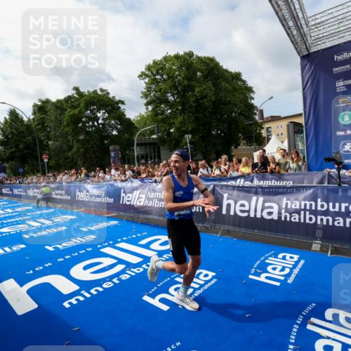29.06.2025 - hella hamburg halbmarathon Zöllner http://msf.ph/oto/8408975 29.06.2025 10:18:51 Ziel 6380, 15495 meine-sportfotos.de
