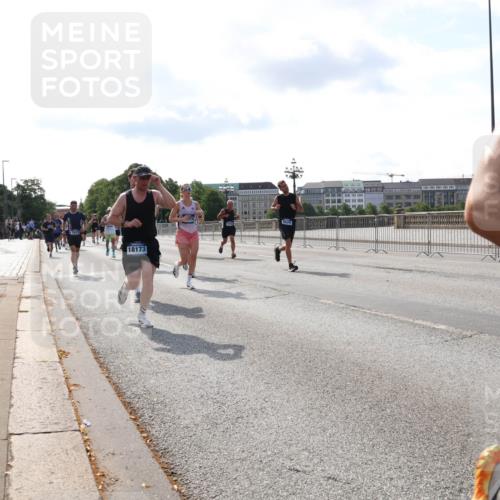 29.06.2025 - hella hamburg halbmarathon Lena Gebhardt http://msf.ph/oto/8408978 29.06.2025 09:49:58 Lombardsbrücke 18173, 1, 1343, 1445, 1615, 1675, 1800, 1803, 1975, 2324, 2415, 2573, 2750, 2949, 3136, 3282, 3332, 3431, 3530, 4303, 4318, 4425, 4528, 5248, 5409, 6095, 6123, 6682, 6704, 7035, 7229, 7495, 7774, 7796, 8370, 8465, 8629, 8925, 9264, 9265, 9294, 9296, 9302, 9686, 9711, 9914, 9979, 10680, 10894, 10930, 11765, 11767, 12327, 12540, 12554, 12839, 12895, 13141, 13457, 13800, 14077, 14204, 14359, 14374, 14560, 14629, 14688, 14789, 15094 meine-sportfotos.de