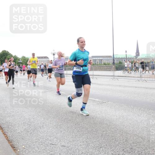 29.06.2025 - hella hamburg halbmarathon Lena Gebhardt http://msf.ph/oto/8408981 29.06.2025 10:50:48 Lombardsbrücke 713, 1828, 8833, 7505, 1129, 1208, 1259, 1828, 1930, 2047, 2200, 2358, 2859, 3184, 3203, 3229, 3647, 3680, 3838, 4642, 4695, 4771, 4848, 4961, 5131, 5286, 5289, 6178, 7133, 7141, 7161, 7505, 7677, 7770, 7771, 7825, 7938, 8200, 8299, 8779, 8833, 8834, 8986, 9096, 9168, 9933, 10029, 10437, 10552, 10614, 10636, 10744, 11052, 11252, 11577, 11696, 12392, 12393, 13887, 14102, 14534, 14591, 15017, 15230, 15416 meine-sportfotos.de