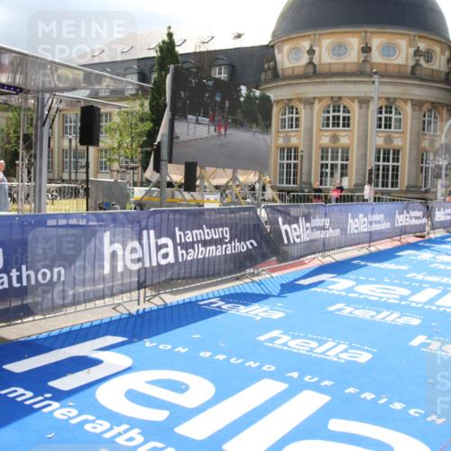 29.06.2025 - hella hamburg halbmarathon Michael Strokosch http://msf.ph/oto/8408982 29.06.2025 09:46:29 Ziel  meine-sportfotos.de
