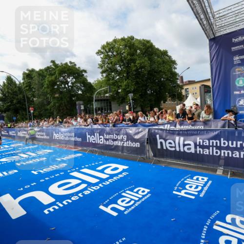 29.06.2025 - hella hamburg halbmarathon Zöllner http://msf.ph/oto/8408989 29.06.2025 10:18:57 Ziel 6380, 11342 meine-sportfotos.de
