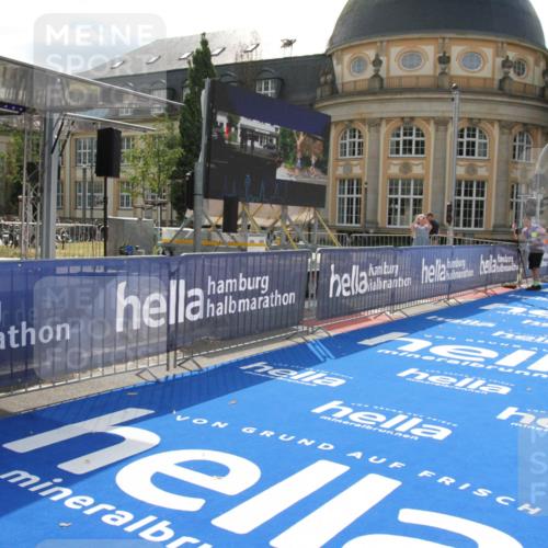 29.06.2025 - hella hamburg halbmarathon Michael Strokosch http://msf.ph/oto/8409003 29.06.2025 09:47:44 Ziel  meine-sportfotos.de