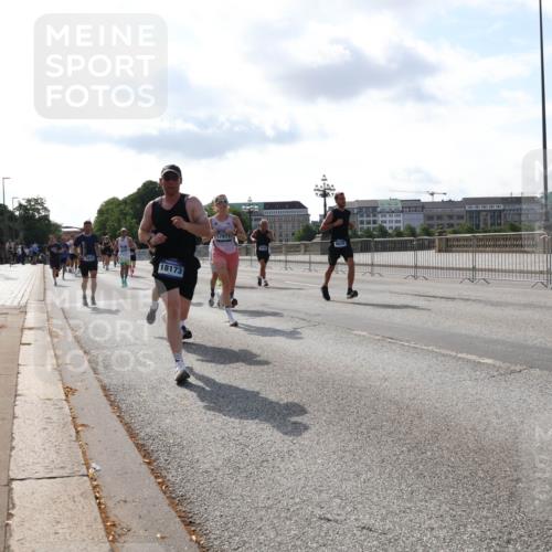 29.06.2025 - hella hamburg halbmarathon Lena Gebhardt http://msf.ph/oto/8409006 29.06.2025 09:49:59 Lombardsbrücke 18173, 1343, 1445, 1615, 1675, 1800, 1803, 1975, 2324, 2415, 2573, 2949, 3136, 3282, 3332, 3431, 3530, 4303, 4318, 4425, 4528, 5248, 5409, 5436, 6095, 6123, 6682, 6704, 7035, 7229, 7495, 7774, 7796, 8370, 8465, 8629, 8925, 9264, 9265, 9294, 9296, 9302, 9686, 9711, 9914, 9979, 10680, 10894, 10930, 11765, 11767, 12292, 12327, 12540, 12554, 12839, 12895, 13141, 13457, 13800, 14077, 14204, 14374, 14560, 14629, 14688, 14789, 15094 meine-sportfotos.de