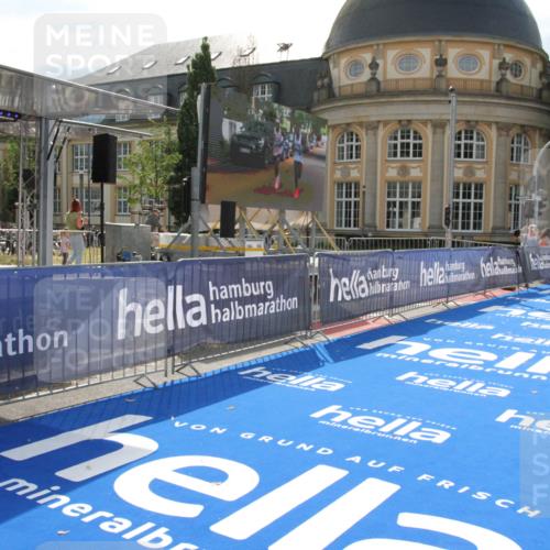 29.06.2025 - hella hamburg halbmarathon Michael Strokosch http://msf.ph/oto/8409024 29.06.2025 09:48:16 Ziel  meine-sportfotos.de