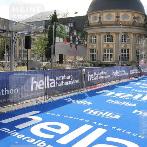 29.06.2025 - hella hamburg halbmarathon Michael Strokosch http://msf.ph/oto/8409032 29.06.2025 09:48:19 Ziel  meine-sportfotos.de