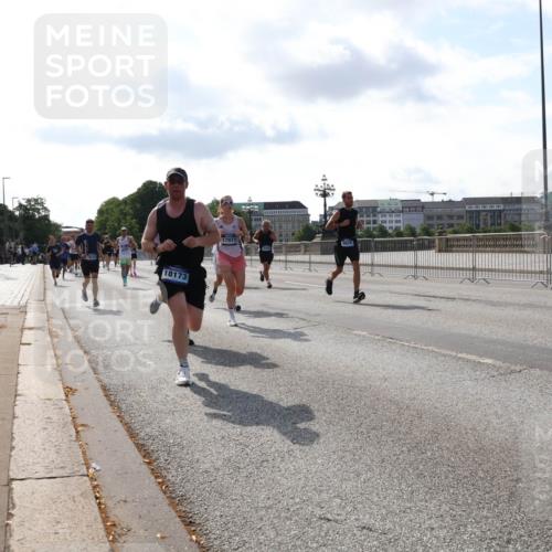29.06.2025 - hella hamburg halbmarathon Lena Gebhardt http://msf.ph/oto/8409035 29.06.2025 09:49:59 Lombardsbrücke 18173, 17971, 1343, 1445, 1615, 1675, 1800, 1803, 1975, 2324, 2415, 2573, 2949, 3136, 3282, 3332, 3431, 3530, 4303, 4318, 4425, 4528, 5248, 5409, 5436, 6095, 6123, 6682, 6704, 7035, 7229, 7495, 7774, 7796, 8370, 8465, 8629, 8925, 9264, 9265, 9294, 9296, 9302, 9686, 9711, 9914, 9979, 10680, 10894, 10930, 11765, 11767, 12292, 12327, 12540, 12554, 12839, 12895, 13141, 13457, 13800, 14077, 14204, 14374, 14560, 14629, 14688, 14789, 15094 meine-sportfotos.de
