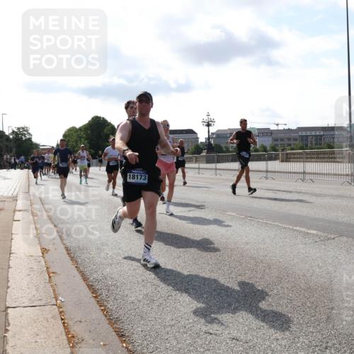 29.06.2025 - hella hamburg halbmarathon Lena Gebhardt http://msf.ph/oto/8409057 29.06.2025 09:49:59 Lombardsbrücke 18173, 1343, 1445, 1615, 1675, 1800, 1803, 1975, 2324, 2415, 2573, 2949, 3136, 3282, 3332, 3431, 3530, 4303, 4318, 4425, 4528, 5248, 5409, 5436, 6095, 6123, 6682, 6704, 7035, 7229, 7495, 7774, 7796, 8370, 8465, 8629, 8925, 9264, 9265, 9294, 9296, 9302, 9686, 9711, 9914, 9979, 10680, 10894, 10930, 11765, 11767, 12292, 12327, 12540, 12554, 12839, 12895, 13141, 13457, 13800, 14077, 14204, 14374, 14560, 14629, 14688, 14789, 15094 meine-sportfotos.de