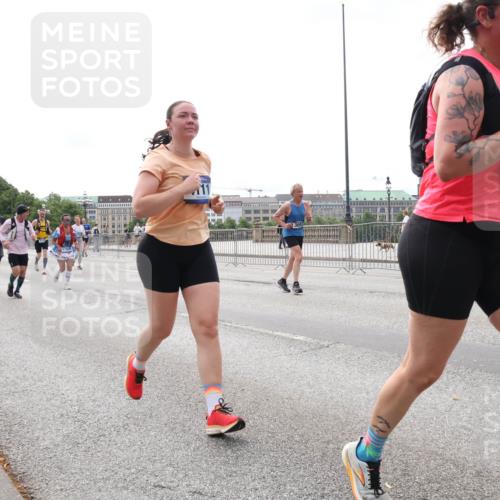 29.06.2025 - hella hamburg halbmarathon Lena Gebhardt http://msf.ph/oto/8409065 29.06.2025 10:24:55 Lombardsbrücke 2280, 17535, 13, 1352, 1395, 1740, 2000, 2108, 2249, 2280, 2944, 3053, 3099, 3113, 3132, 3421, 3920, 4008, 4010, 4111, 4221, 4444, 5126, 5138, 5829, 5830, 6261, 6570, 7778, 8083, 9573, 10907, 11400, 11651, 11816, 11817, 11921, 12070, 12303, 13111, 13113, 13638, 14649, 14898, 15124, 15153, 15679, 15942, 15975, 17185, 17535, 17954, 18194, 18198 meine-sportfotos.de