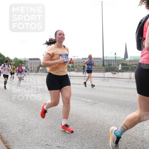 29.06.2025 - hella hamburg halbmarathon Lena Gebhardt http://msf.ph/oto/8409091 29.06.2025 10:24:55 Lombardsbrücke 2280, 17535, 1352, 1395, 1740, 2000, 2108, 2249, 2280, 2944, 3053, 3099, 3113, 3132, 3421, 3920, 4008, 4010, 4111, 4221, 4444, 5126, 5138, 5829, 5830, 6261, 6570, 7778, 8083, 9573, 10907, 11400, 11651, 11816, 11817, 11921, 12070, 12303, 13111, 13113, 13638, 14649, 14898, 15124, 15153, 15679, 15942, 15975, 17185, 17535, 17954, 18194, 18198 meine-sportfotos.de