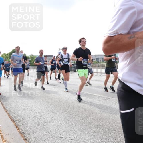 29.06.2025 - hella hamburg halbmarathon Lena Gebhardt http://msf.ph/oto/8409121 29.06.2025 10:16:55 Lombardsbrücke 13365, 103201, 10314, 175, 1403, 3450, 1117, 1137, 1240, 1298, 1331, 1348, 1356, 1403, 1553, 1602, 1825, 2225, 2347, 2908, 2912, 3088, 3156, 3176, 3210, 3450, 3484, 3622, 3687, 4478, 5036, 5037, 5390, 5929, 5930, 5995, 6328, 6488, 6742, 6941, 6948, 7114, 7115, 7158, 7257, 7345, 7358, 7360, 7376, 7924, 7928, 8263, 8295, 8317, 8513, 8558, 8619, 8707, 8847, 8857, 8983, 9091, 9208, 9332, 9492, 9664, 9676, 10076, 10232 meine-sportfotos.de