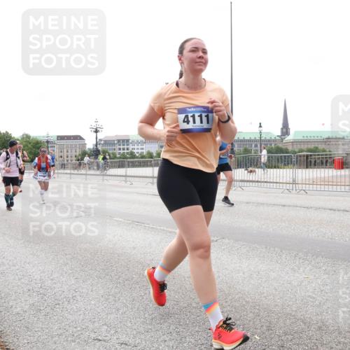29.06.2025 - hella hamburg halbmarathon Lena Gebhardt http://msf.ph/oto/8409122 29.06.2025 10:24:55 Lombardsbrücke 2280, 17535, 4111, 1352, 1395, 1740, 2000, 2108, 2249, 2280, 2944, 3053, 3099, 3113, 3132, 3421, 3920, 4008, 4010, 4111, 4221, 4444, 5126, 5138, 5829, 5830, 6261, 6570, 7778, 8083, 9573, 10907, 11400, 11651, 11816, 11817, 11921, 12070, 12303, 13111, 13113, 13638, 14649, 14898, 15124, 15153, 15679, 15942, 15975, 17185, 17535, 17954, 18194, 18198 meine-sportfotos.de