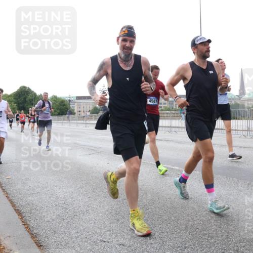 29.06.2025 - hella hamburg halbmarathon Lena Gebhardt http://msf.ph/oto/8409147 29.06.2025 10:04:14 Lombardsbrücke 17880, 1511, 4587, 1032, 1213, 1355, 1367, 1377, 1674, 2852, 2979, 3488, 4095, 4488, 4587, 5058, 5354, 5363, 5365, 5613, 5976, 6142, 6706, 6709, 7017, 7306, 7485, 8177, 8217, 8421, 8422, 8423, 8469, 8727, 9280, 9489, 9526, 9899, 10213, 10756, 10962, 11511, 11582, 11614, 12004, 12005, 12336, 12653, 12998, 13173, 13583, 13625, 14340, 14436, 14917, 15520, 15525, 15678, 16099, 16113, 16753, 16989, 17071, 17098, 17113, 17437 meine-sportfotos.de