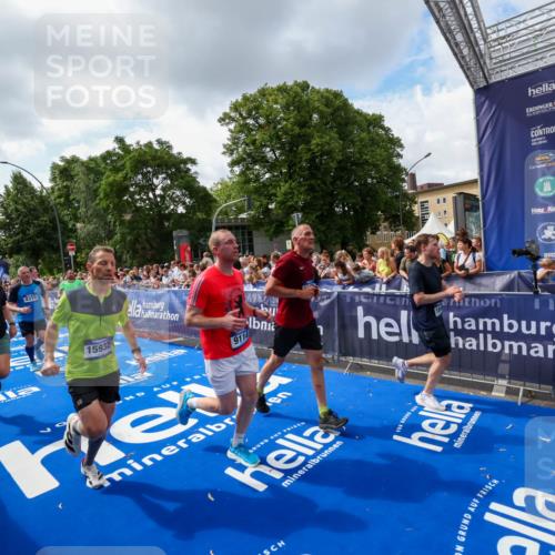 29.06.2025 - hella hamburg halbmarathon Zöllner http://msf.ph/oto/8409154 29.06.2025 10:43:47 Ziel 1976, 4318, 6903, 6991, 7185, 9114, 9159, 11153, 11778, 11848, 13421, 14201, 14210, 15328, 15512, 15932, 16062, 16105, 18449, 19090 meine-sportfotos.de