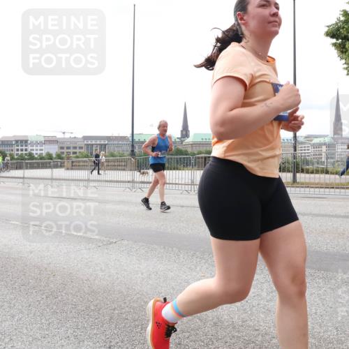 29.06.2025 - hella hamburg halbmarathon Lena Gebhardt http://msf.ph/oto/8409176 29.06.2025 10:24:56 Lombardsbrücke 17535, 1352, 1395, 1740, 2000, 2108, 2249, 2280, 2944, 3053, 3099, 3113, 3132, 3421, 3920, 3961, 3963, 4008, 4010, 4111, 4221, 4444, 5126, 5138, 5829, 5830, 6261, 6570, 7778, 8083, 9573, 10907, 11400, 11651, 11816, 11817, 11921, 12070, 12303, 13111, 13113, 13638, 14649, 14898, 15124, 15153, 15679, 15942, 15975, 17185, 17535, 17954, 18194, 18198 meine-sportfotos.de