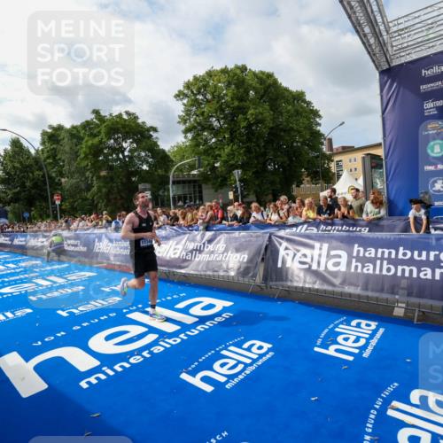 29.06.2025 - hella hamburg halbmarathon Zöllner http://msf.ph/oto/8409204 29.06.2025 10:19:01 Ziel 11342 meine-sportfotos.de