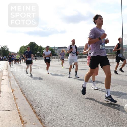 29.06.2025 - hella hamburg halbmarathon Lena Gebhardt http://msf.ph/oto/8409216 29.06.2025 09:50:00 Lombardsbrücke 1615, 14560, 7495, 524, 8629, 1343, 1445, 1615, 1675, 1800, 1803, 1975, 2324, 2415, 2573, 2949, 3136, 3282, 3332, 3431, 3530, 4303, 4318, 4425, 4528, 5248, 5409, 5436, 6095, 6123, 6682, 6704, 7035, 7229, 7495, 7774, 7796, 8370, 8465, 8629, 8925, 9264, 9265, 9294, 9296, 9302, 9686, 9711, 9914, 9979, 10680, 10894, 10930, 11765, 11767, 12292, 12327, 12540, 12554, 12839, 12895, 13141, 13457, 13800, 14077, 14204, 14374, 14560, 14629, 14688, 14789, 15094 meine-sportfotos.de