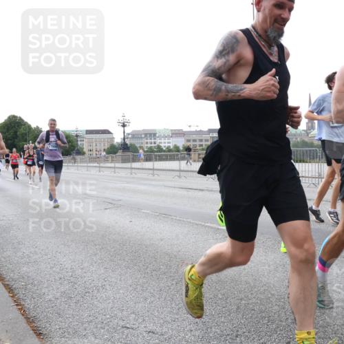 29.06.2025 - hella hamburg halbmarathon Lena Gebhardt http://msf.ph/oto/8409218 29.06.2025 10:04:15 Lombardsbrücke 17880, 1517, 1032, 1213, 1355, 1367, 1377, 1674, 2852, 2979, 3488, 3994, 4095, 4488, 4587, 5058, 5354, 5363, 5365, 5613, 5976, 6142, 6706, 6709, 7017, 7306, 7485, 8177, 8217, 8421, 8422, 8423, 8469, 8727, 9280, 9489, 9526, 9899, 10213, 10756, 10962, 11511, 11582, 11614, 12004, 12005, 12336, 12653, 12998, 13173, 13583, 13625, 14340, 14436, 14917, 15520, 15525, 15678, 16099, 16113, 16753, 16989, 17071, 17098, 17113, 17437 meine-sportfotos.de