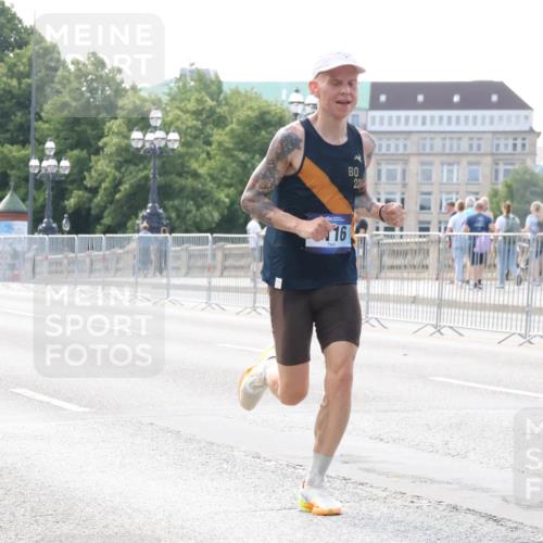 29.06.2025 - hella hamburg halbmarathon Lena Gebhardt http://msf.ph/oto/8409222 29.06.2025 09:38:10 Lombardsbrücke 16, 22, 45, 50, 3944, 4116, 12673 meine-sportfotos.de