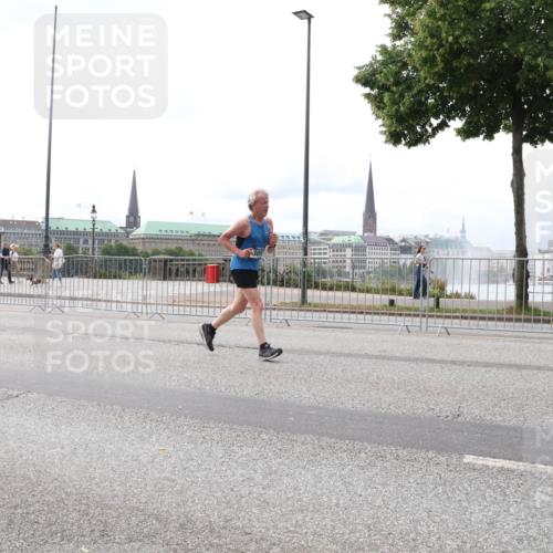 29.06.2025 - hella hamburg halbmarathon Lena Gebhardt http://msf.ph/oto/8409225 29.06.2025 10:24:56 Lombardsbrücke 1352, 1395, 1740, 2000, 2108, 2249, 2280, 2944, 3053, 3099, 3113, 3132, 3421, 3920, 3961, 3963, 4008, 4010, 4111, 4221, 4444, 5126, 5138, 5829, 5830, 6261, 6570, 7778, 8083, 9573, 10907, 11400, 11651, 11816, 11817, 11921, 12070, 12303, 13111, 13113, 13638, 14649, 14898, 15124, 15153, 15679, 15942, 15975, 17185, 17535, 17954, 18194, 18198 meine-sportfotos.de
