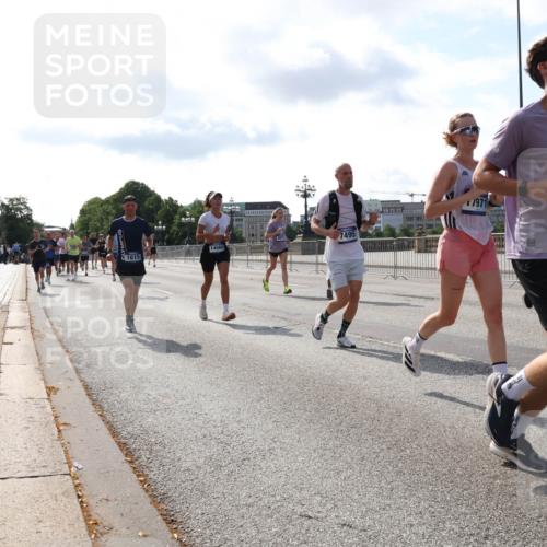 29.06.2025 - hella hamburg halbmarathon Lena Gebhardt http://msf.ph/oto/8409245 29.06.2025 09:50:00 Lombardsbrücke 1615, 14560, 7495, 5248, 1343, 1445, 1615, 1675, 1800, 1803, 1975, 2324, 2415, 2573, 2949, 3136, 3282, 3332, 3431, 3530, 4303, 4318, 4425, 4528, 5248, 5409, 5436, 6095, 6123, 6682, 6704, 7035, 7229, 7495, 7774, 7796, 8370, 8465, 8629, 8925, 9264, 9265, 9294, 9296, 9302, 9686, 9711, 9914, 9979, 10680, 10894, 10930, 11765, 11767, 12292, 12327, 12540, 12554, 12839, 12895, 13141, 13457, 13800, 14077, 14204, 14374, 14560, 14629, 14688, 14789, 15094 meine-sportfotos.de