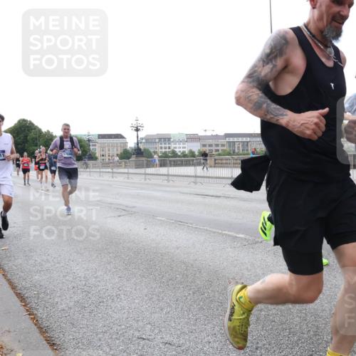 29.06.2025 - hella hamburg halbmarathon Lena Gebhardt http://msf.ph/oto/8409250 29.06.2025 10:04:15 Lombardsbrücke 1511, 6706, 1032, 1213, 1355, 1367, 1377, 1674, 2852, 2979, 3488, 3994, 4095, 4488, 4587, 5058, 5354, 5363, 5365, 5613, 5976, 6142, 6706, 6709, 7017, 7306, 7485, 8177, 8217, 8421, 8422, 8423, 8469, 8727, 9280, 9489, 9526, 9899, 10213, 10756, 10962, 11511, 11582, 11614, 12004, 12005, 12336, 12653, 12998, 13173, 13583, 13625, 14340, 14436, 14917, 15520, 15525, 15678, 16099, 16113, 16753, 16989, 17071, 17098, 17113, 17437 meine-sportfotos.de