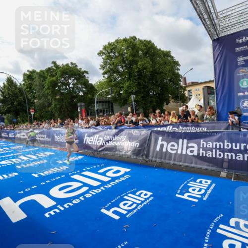 29.06.2025 - hella hamburg halbmarathon Zöllner http://msf.ph/oto/8409355 29.06.2025 10:19:13 Ziel 53, 2144 meine-sportfotos.de