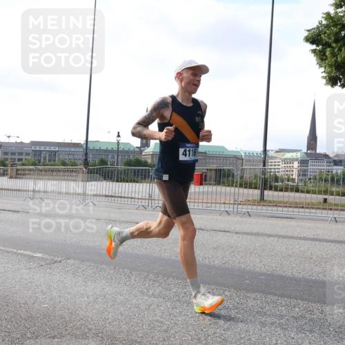29.06.2025 - hella hamburg halbmarathon Lena Gebhardt http://msf.ph/oto/8409361 29.06.2025 09:38:12 Lombardsbrücke 4116, 45, 50, 3944, 4116, 12673 meine-sportfotos.de
