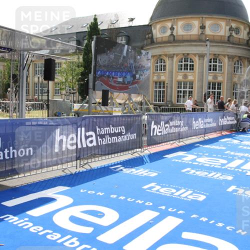 29.06.2025 - hella hamburg halbmarathon Michael Strokosch http://msf.ph/oto/8409417 29.06.2025 10:03:05 Ziel 9, 23 meine-sportfotos.de