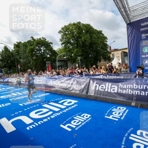 29.06.2025 - hella hamburg halbmarathon Zöllner http://msf.ph/oto/8409422 29.06.2025 10:19:15 Ziel 2144 meine-sportfotos.de