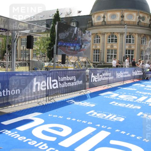 29.06.2025 - hella hamburg halbmarathon Michael Strokosch http://msf.ph/oto/8409424 29.06.2025 10:03:06 Ziel 9, 23 meine-sportfotos.de