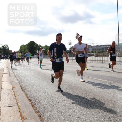 29.06.2025 - hella hamburg halbmarathon Lena Gebhardt http://msf.ph/oto/8409432 29.06.2025 09:50:02 Lombardsbrücke 1615, 14560, 1343, 1445, 1615, 1675, 1800, 1803, 1975, 2324, 2415, 2573, 2949, 3136, 3282, 3332, 3431, 3530, 4303, 4318, 4425, 4528, 4823, 5248, 5409, 5436, 6095, 6123, 6682, 6704, 7229, 7495, 7774, 7796, 8370, 8465, 8629, 8925, 9264, 9265, 9294, 9296, 9302, 9686, 9711, 9914, 9979, 10680, 10894, 10930, 11765, 11767, 12292, 12327, 12540, 12554, 12839, 12895, 13141, 13457, 13725, 13800, 14077, 14204, 14374, 14560, 14688, 14789, 15094 meine-sportfotos.de
