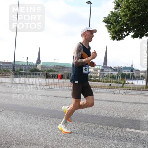 29.06.2025 - hella hamburg halbmarathon Lena Gebhardt http://msf.ph/oto/8409435 29.06.2025 09:38:12 Lombardsbrücke 411, 45, 50, 3944, 4116, 12673 meine-sportfotos.de