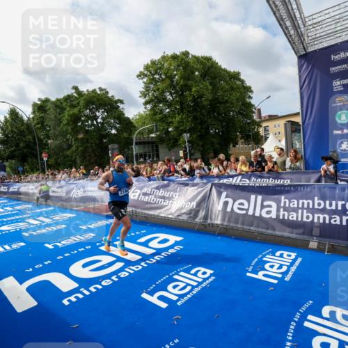 29.06.2025 - hella hamburg halbmarathon Zöllner http://msf.ph/oto/8409444 29.06.2025 10:19:15 Ziel 2144 meine-sportfotos.de