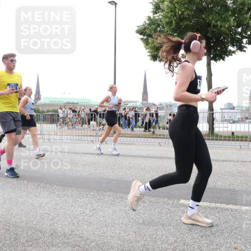 29.06.2025 - hella hamburg halbmarathon Lena Gebhardt http://msf.ph/oto/8409455 29.06.2025 10:50:52 Lombardsbrücke 1020, 1129, 1203, 1208, 1259, 1404, 1828, 1930, 2200, 2358, 2859, 3184, 3229, 3647, 3838, 3934, 4642, 4695, 4771, 4848, 4961, 5131, 5286, 5289, 5530, 6178, 7133, 7141, 7161, 7505, 7677, 7770, 7771, 7825, 7938, 8200, 8299, 8779, 8833, 8834, 8986, 9096, 9168, 9933, 10029, 10437, 10552, 10614, 10636, 10744, 11052, 11252, 11577, 12392, 12393, 14102, 14534, 14591, 15017, 15416 meine-sportfotos.de