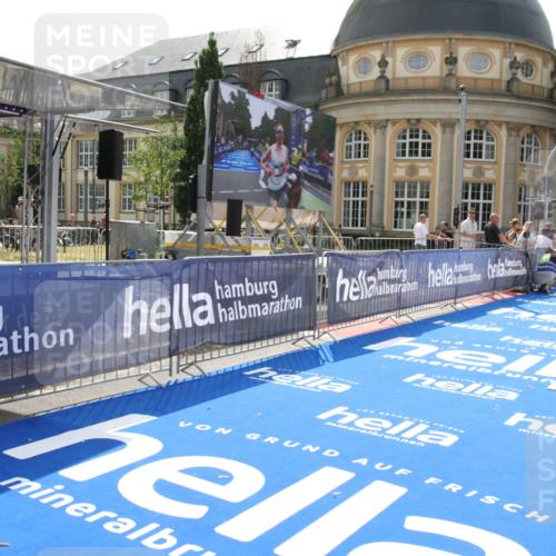 29.06.2025 - hella hamburg halbmarathon Michael Strokosch http://msf.ph/oto/8409464 29.06.2025 10:03:08 Ziel 9, 23 meine-sportfotos.de