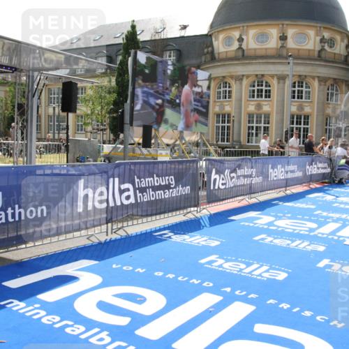 29.06.2025 - hella hamburg halbmarathon Michael Strokosch http://msf.ph/oto/8409472 29.06.2025 10:03:08 Ziel 9, 23 meine-sportfotos.de