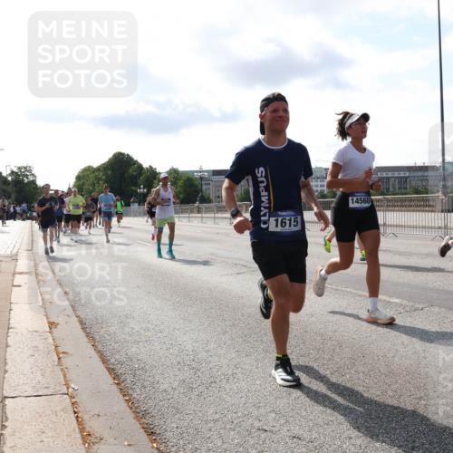 29.06.2025 - hella hamburg halbmarathon Lena Gebhardt http://msf.ph/oto/8409483 29.06.2025 09:50:02 Lombardsbrücke 1615, 1343, 1445, 1615, 1675, 1800, 1803, 1975, 2324, 2415, 2573, 2949, 3136, 3282, 3332, 3431, 3530, 4303, 4318, 4425, 4528, 4823, 5248, 5409, 5436, 6095, 6123, 6682, 6704, 7229, 7495, 7774, 7796, 8370, 8465, 8629, 8925, 9264, 9265, 9294, 9296, 9302, 9686, 9711, 9914, 9979, 10680, 10894, 10930, 11765, 11767, 12292, 12327, 12540, 12554, 12839, 12895, 13141, 13457, 13725, 13800, 14077, 14204, 14374, 14560, 14688, 14789, 15094 meine-sportfotos.de