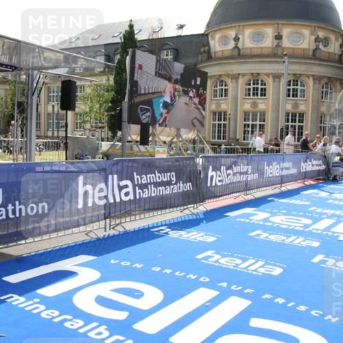 29.06.2025 - hella hamburg halbmarathon Michael Strokosch http://msf.ph/oto/8409484 29.06.2025 10:03:10 Ziel 16, 23 meine-sportfotos.de