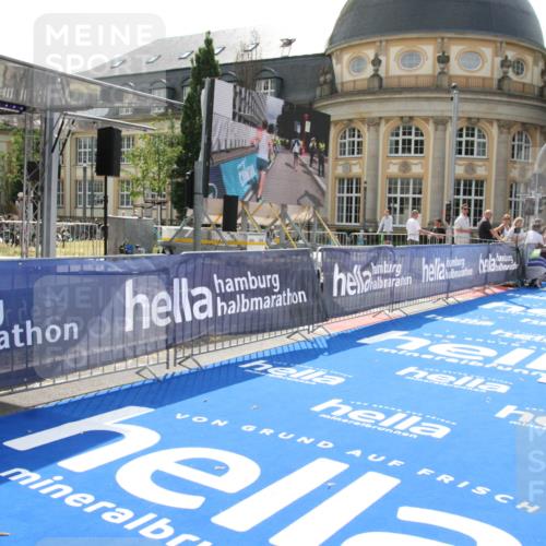 29.06.2025 - hella hamburg halbmarathon Michael Strokosch http://msf.ph/oto/8409493 29.06.2025 10:03:11 Ziel 16, 23 meine-sportfotos.de